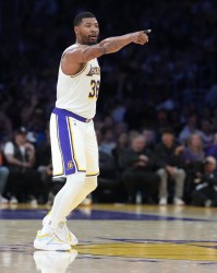 九游电脑版-你就说香不香！斯玛特赛季正负值湖人最高 三分不稳仍是防守灵魂